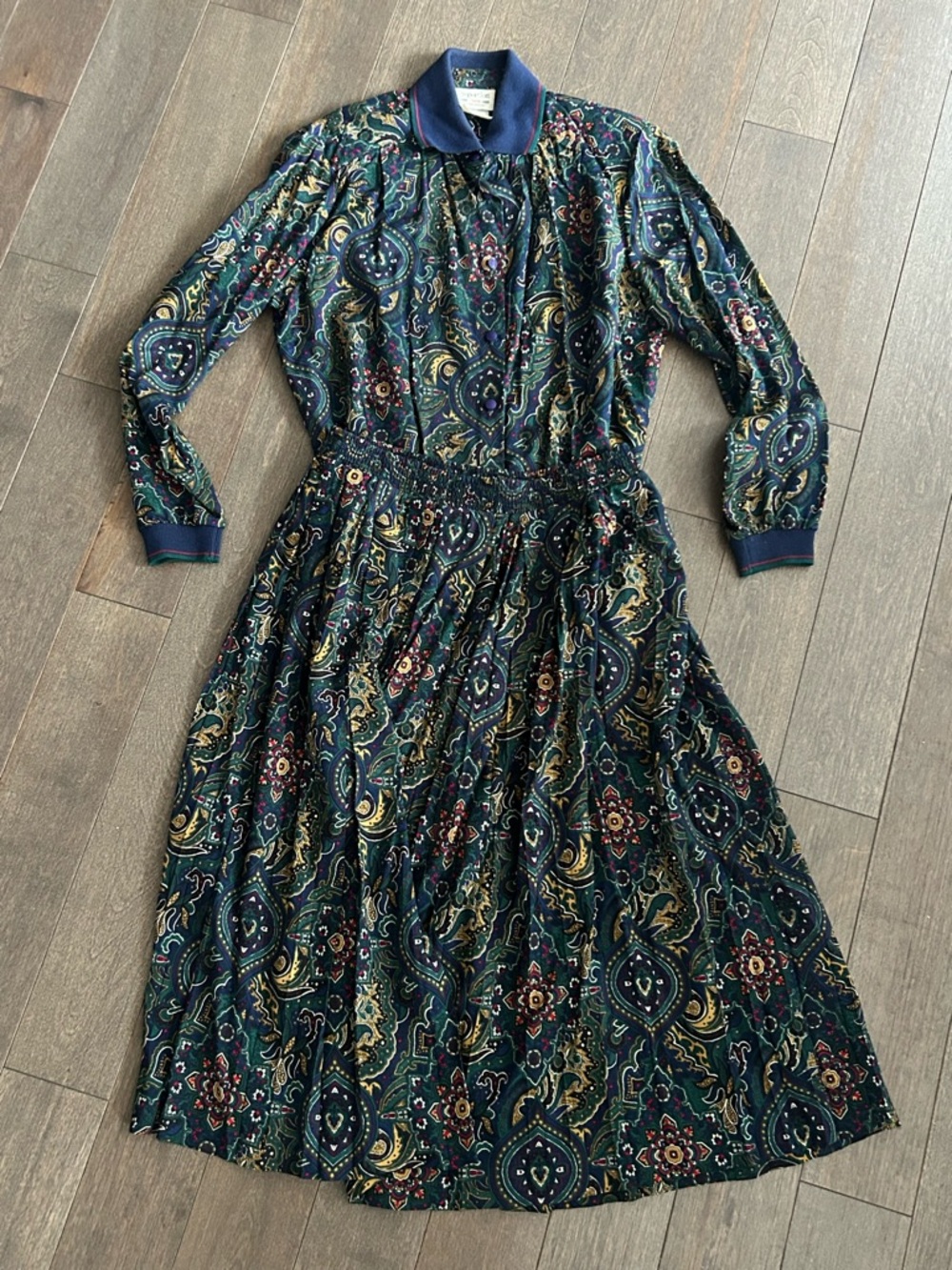 Vintage two piece set - Paisley Print Long sleeve button up top & skirt size 6